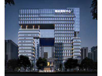苏州市吴江区太湖新城水秀街288至1673平甲级写字楼出售，坐落于商业中心。