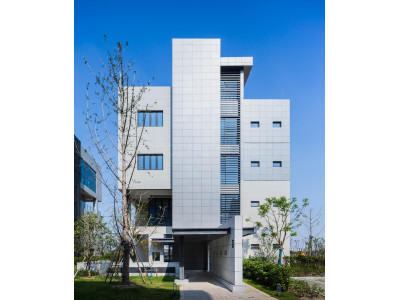 苏州市吴江区产业集聚发展带独栋2000平花园办公楼出售，西靠太湖，环境优美，交通便利