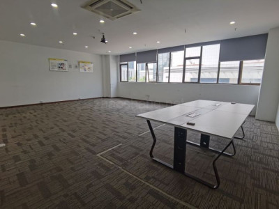 地铁附近房源，精装不含家具，采光好格局方正即用
