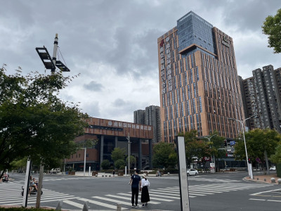 南京六合区100平米写字楼出租 精装修 交通便利 豪华装修 降价出租