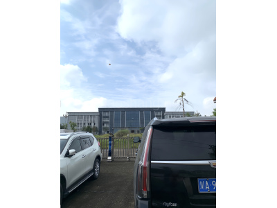 自贡市沿滩区工业园区20000多平米厂房出租、出售。另外还有空地和办公楼出租